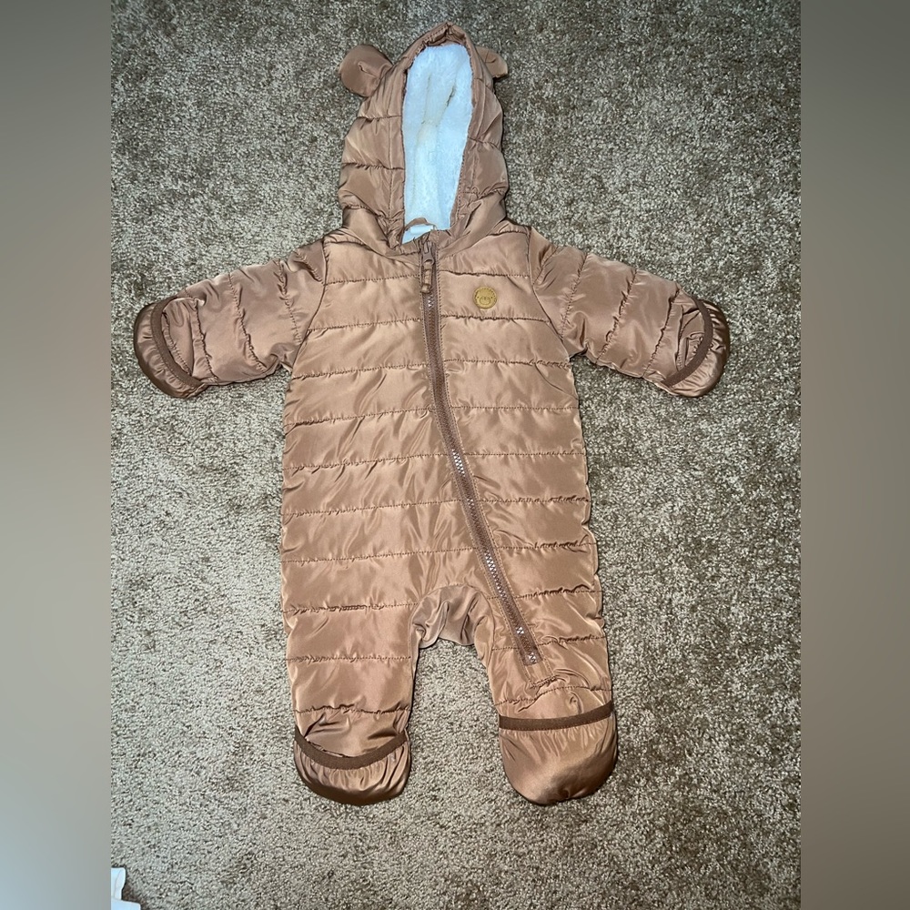 Baby puffer outfit, super soft and cozy, size NB, great condition!